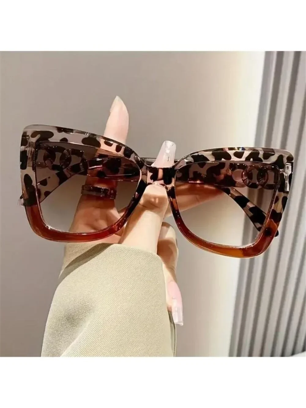 Oversized Cat Eye Frame Sunglasses